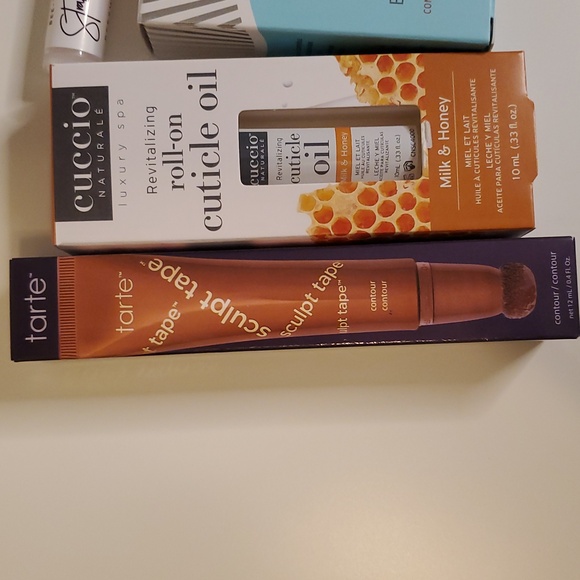 NEW Milk & Honey Revitalizing Roll-On Cuticle Oil - Milk & Honey - Picture 2 of 4